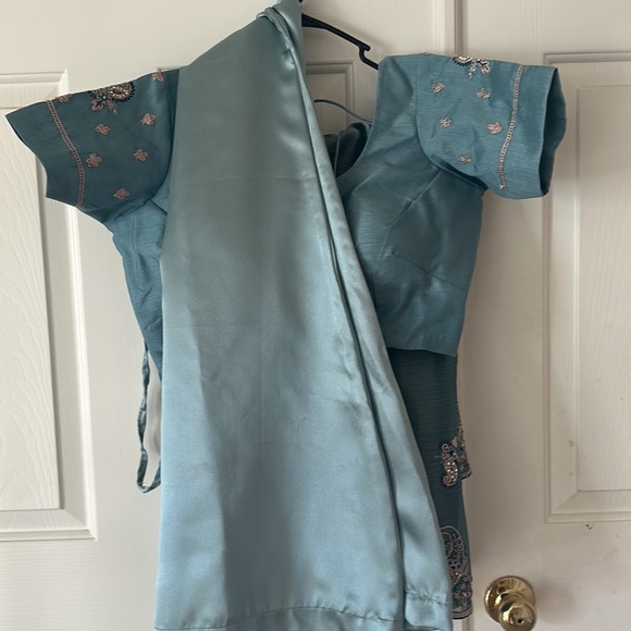 New silk saree set. - Picture 5 of 5